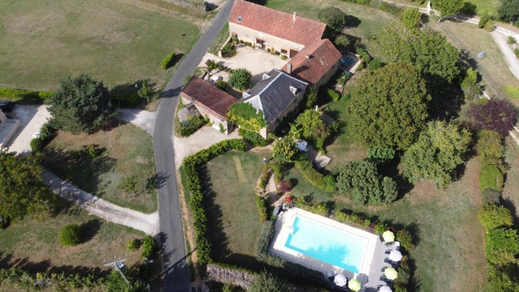 La Vieille Ferme: Superbe Complexe De 3 En Pierre Avec Piscine Au Coeur Du Perigord Noir Holiday home Saint-Genies