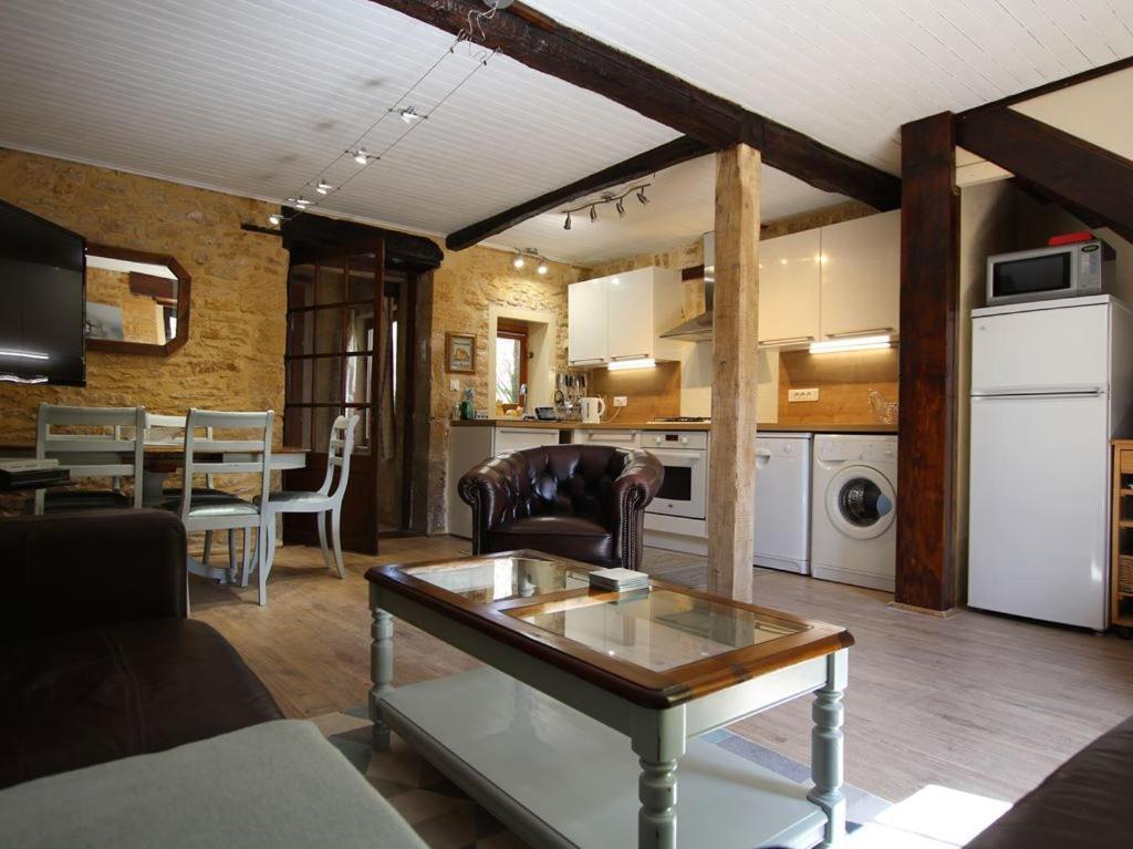 Holiday home La Vieille Ferme: Superbe Complexe De 3 En Pierre Avec Piscine Au Coeur Du Perigord Noir