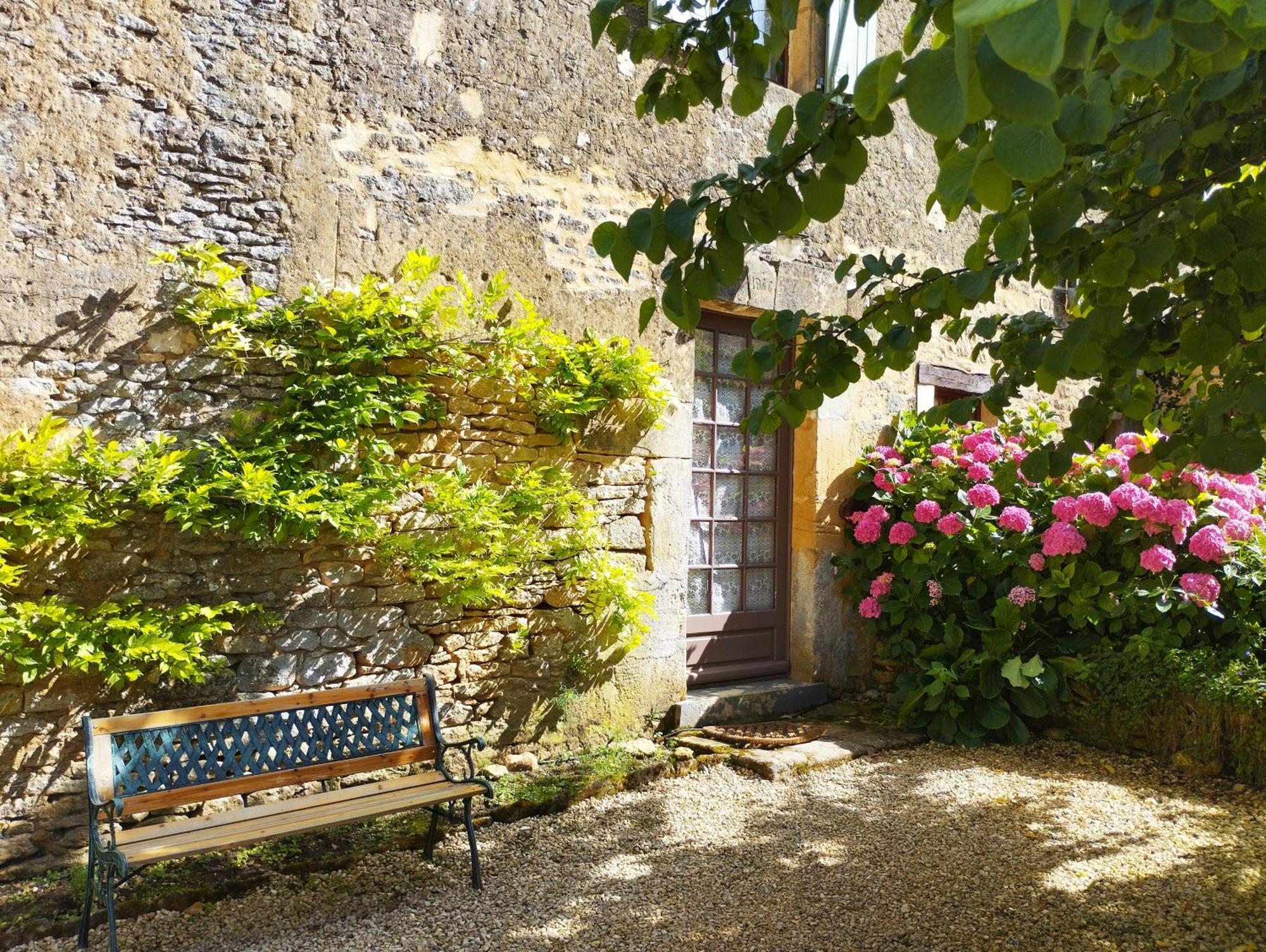 La Vieille Ferme: Superbe Complexe De 3 En Pierre Avec Piscine Au Coeur Du Perigord Noir Holiday home Saint-Genies